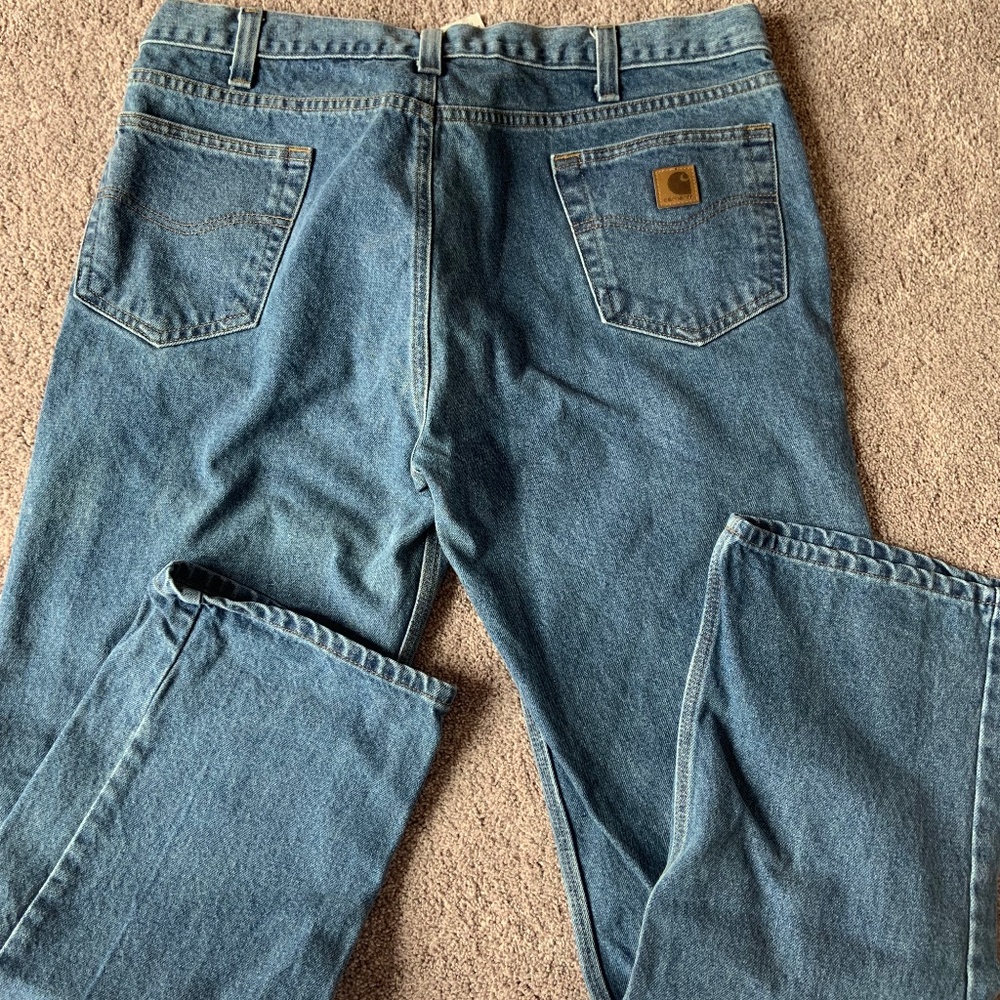 Mens carhartt jeans size 40x32 traditional fit never worn!